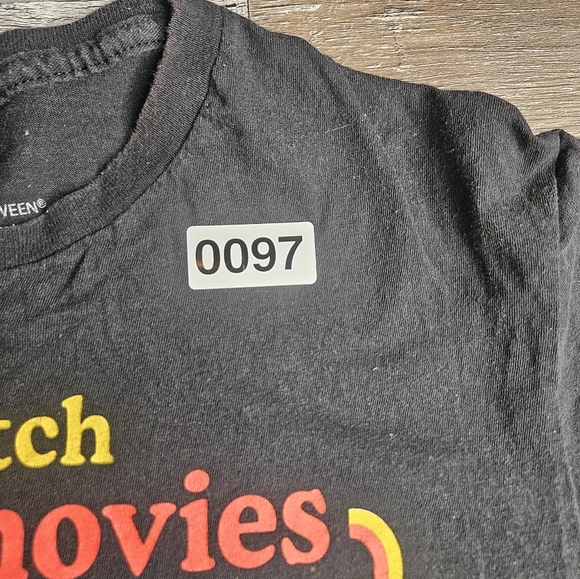 HALLOWEEN Ghost Face Graphic Tee Size Medium - Picture 3 of 8